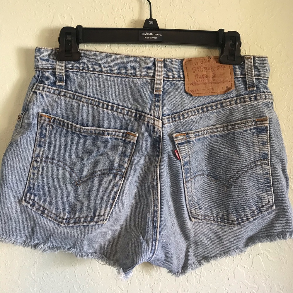 Distressed high waisted Levi’s